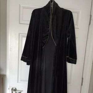 Jones New York Black Robe size S/M